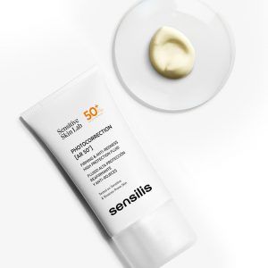 Fotocorrector AR 50 + reafirmante y antirojeces sensilis